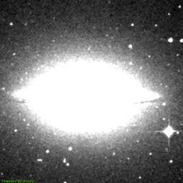 M104 — red-filter image